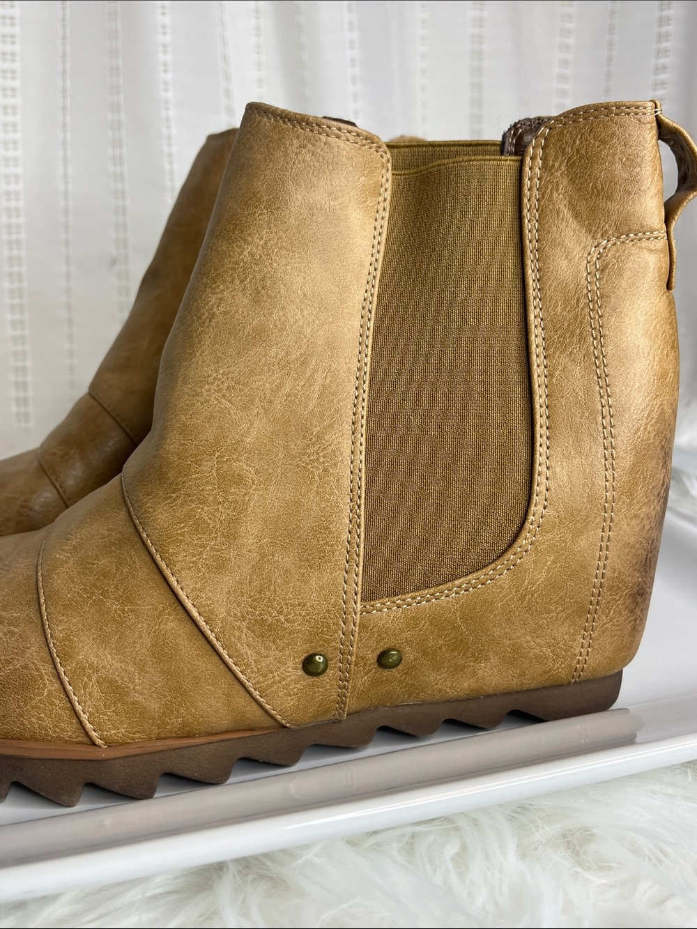 NWT Source Unknown Distressed  Tan Wedge Ankle Boots - Picture 5 of 6